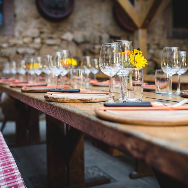 Weingut Marion Boos Hof gedeckter Tisch